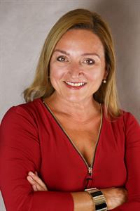  Mariella Buzzeo 