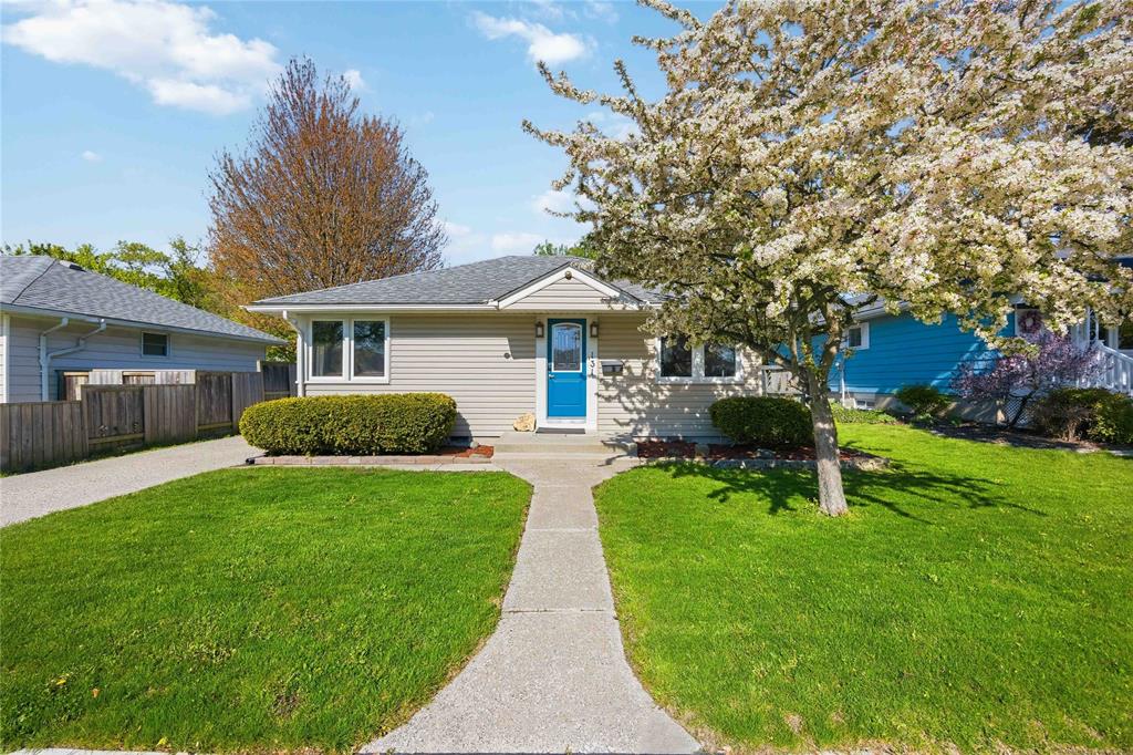 MLS# 26010601: 131 Evergreen Drive, Sarnia, Canada