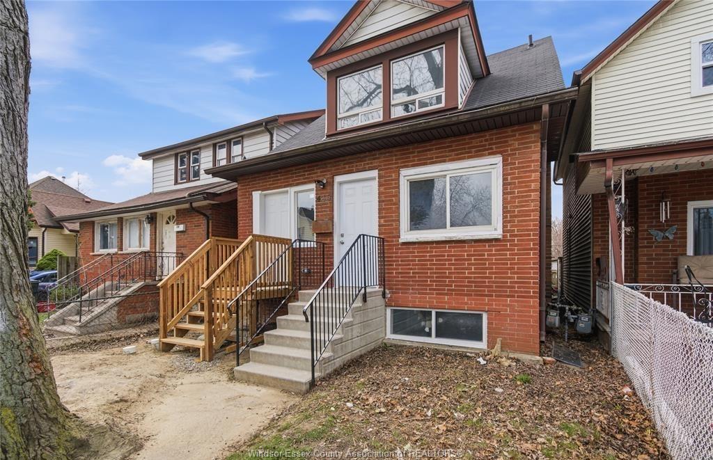 MLS# 26010646: 435 CARON Avenue Unit# MAIN LEVEL, Windsor, Canada