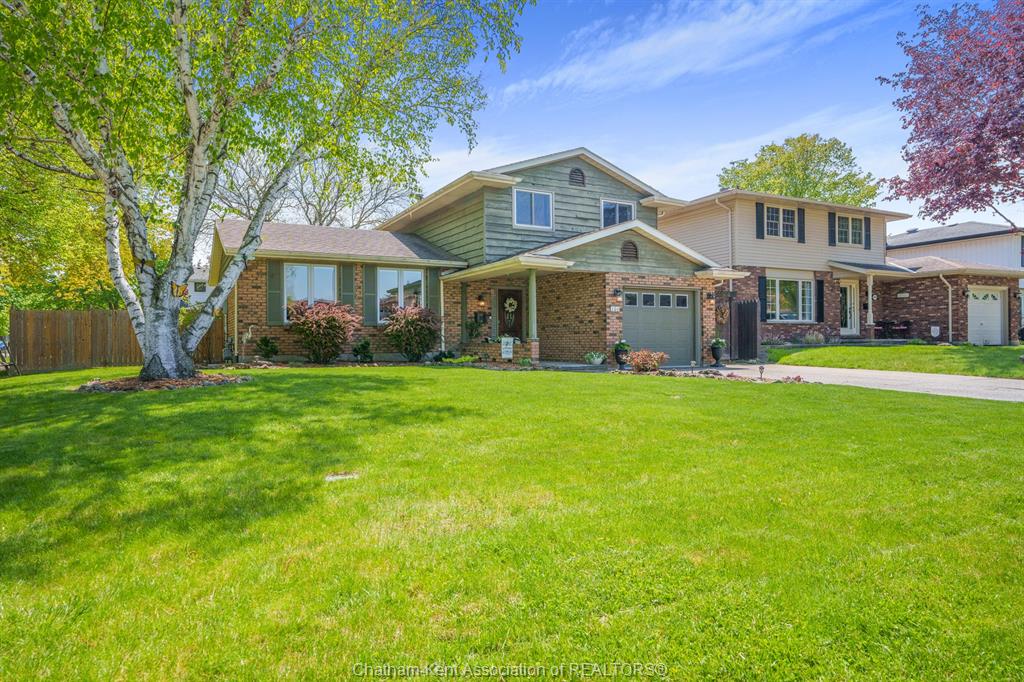 MLS# 26010173: 106 UNIVERSITY Drive, Chatham, Canada