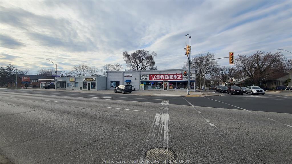 MLS# 26010648: 4640-4690 TECUMSEH Road, Windsor, Canada