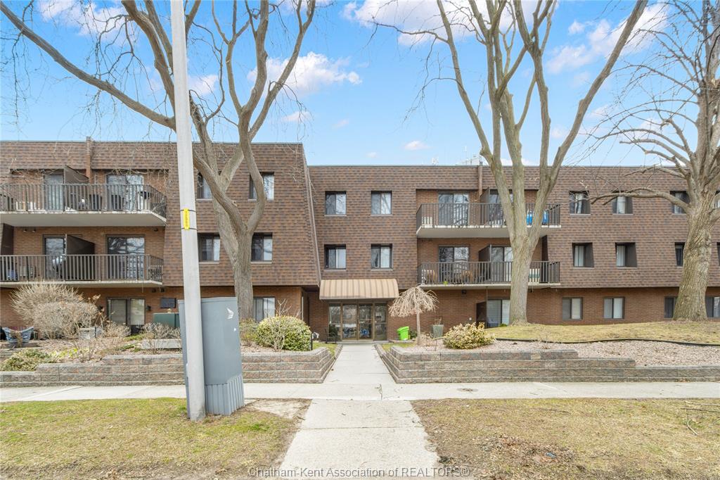MLS# 26010045: 225 CAMPUS Parkway Unit# 117, Chatham, Canada