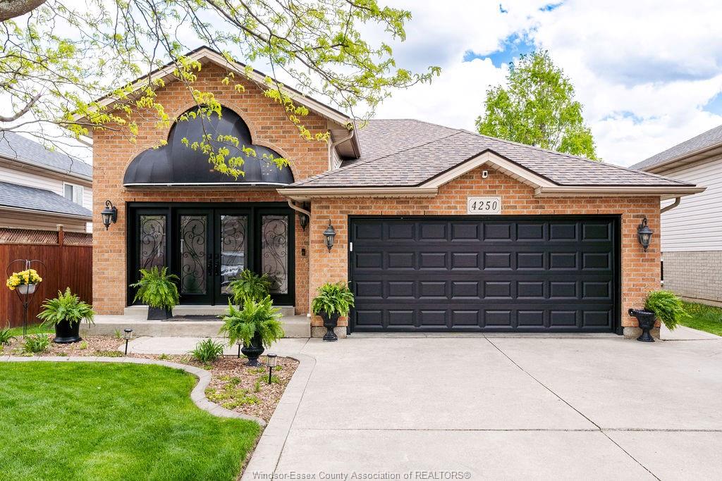 MLS# 26010651: 4250 Canberra Avenue, Windsor, Canada