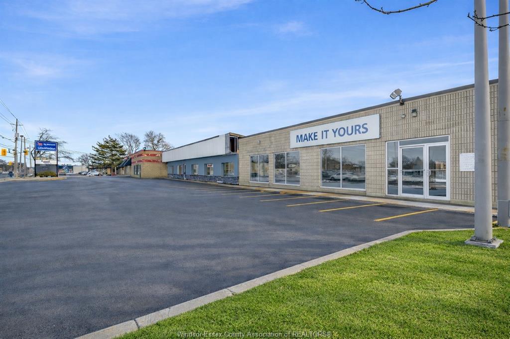 MLS# 26010604: 2451 Tecumseh Road Unit# UNIT D1, Windsor, Canada