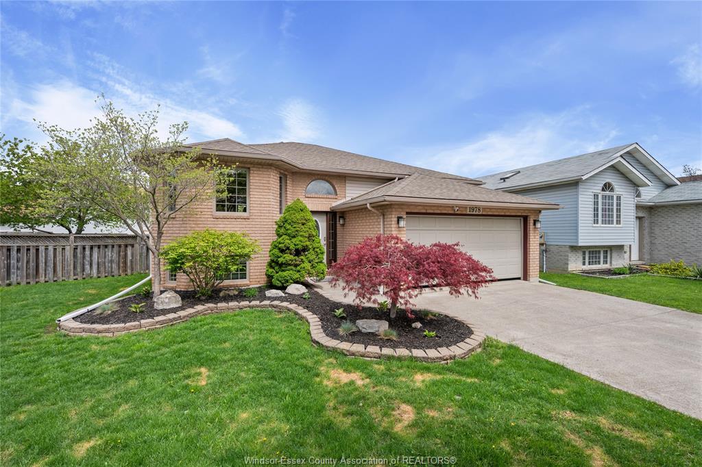 MLS# 26010671: 1978 FULLER Crescent, Windsor, Canada