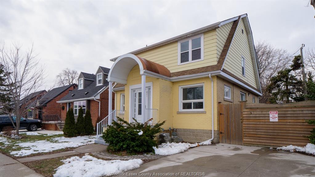 MLS# 26010694: 821-823 VILLAIRE, Windsor, Canada