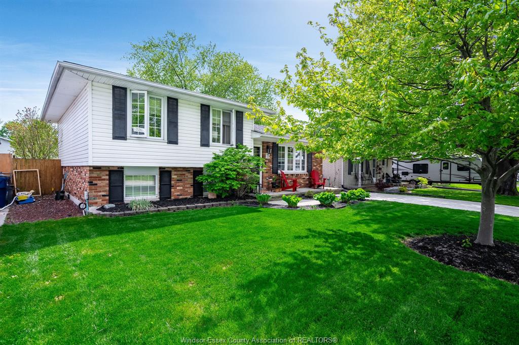 MLS# 26010720: 15 Pearl Street, Tilbury, Canada