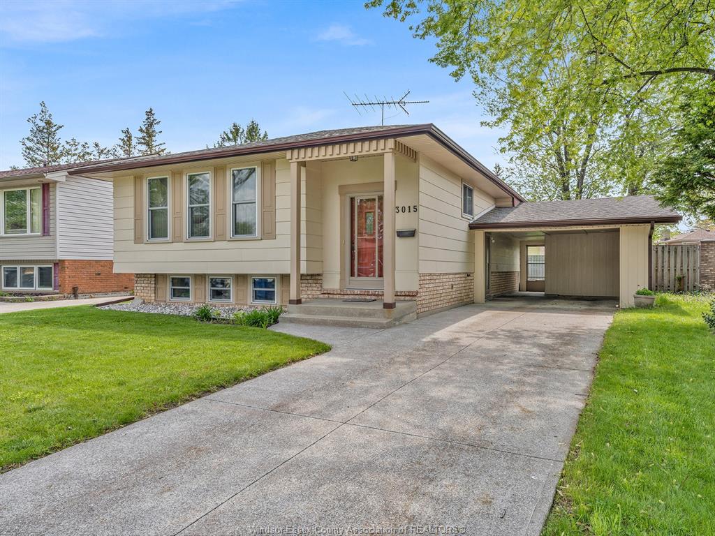 MLS# 26010735: 3015 APPLE Lane, Windsor, Canada