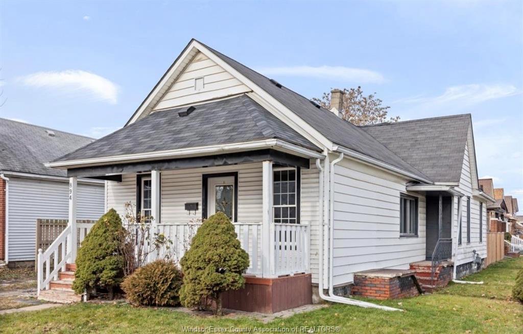 MLS# 26010777: 894 UNIVERSITY Avenue, Windsor, Canada