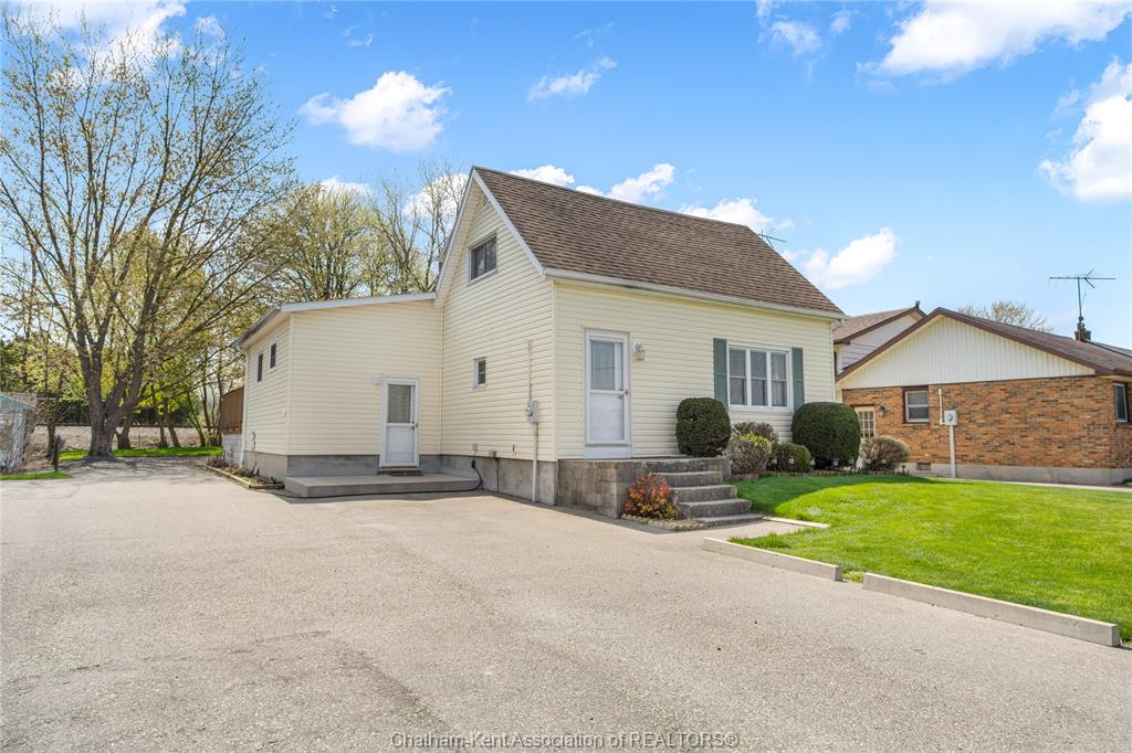 MLS# 26010606: 848 GRAND Avenue, Chatham, Canada