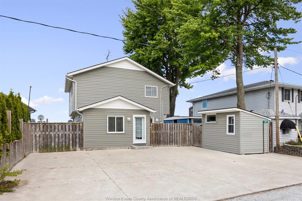 MLS# 26010849: 689 ROSS BEACH, Lakeshore, Canada