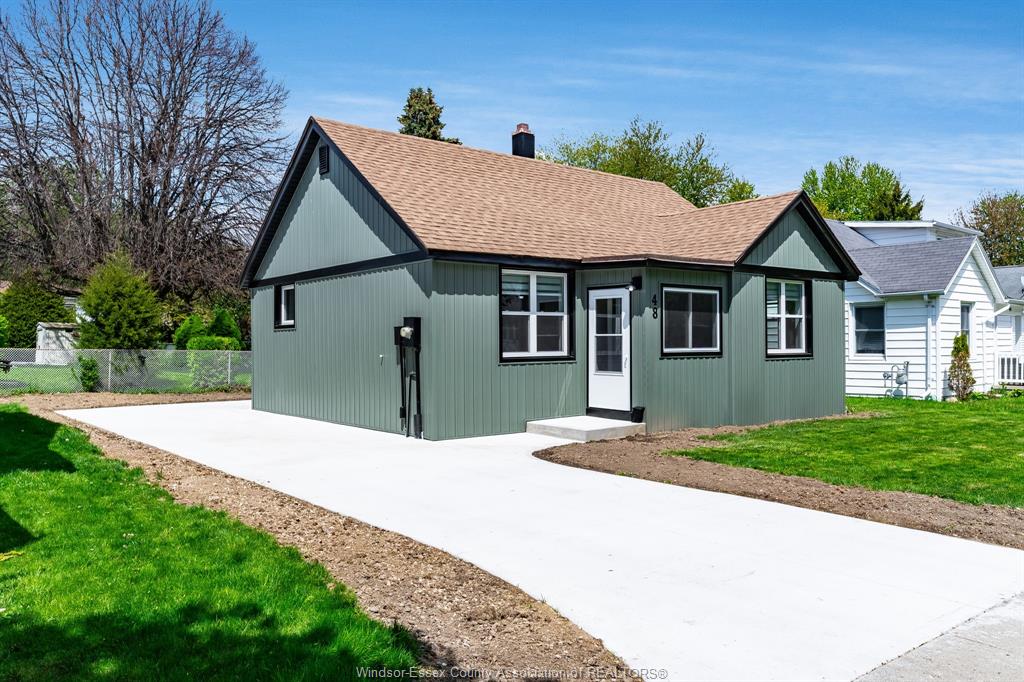 MLS# 26010766: 48 McLean Street, Kingsville, Canada
