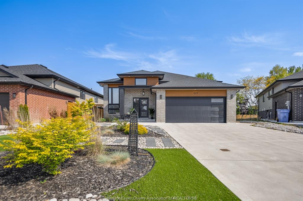 MLS# 26010603: 257 ROBINSON Avenue, Essex, Canada