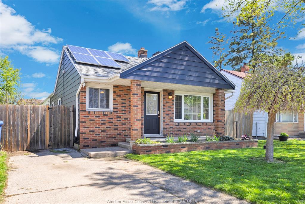 MLS# 26010859: 1752 BENJAMIN, Windsor, Canada