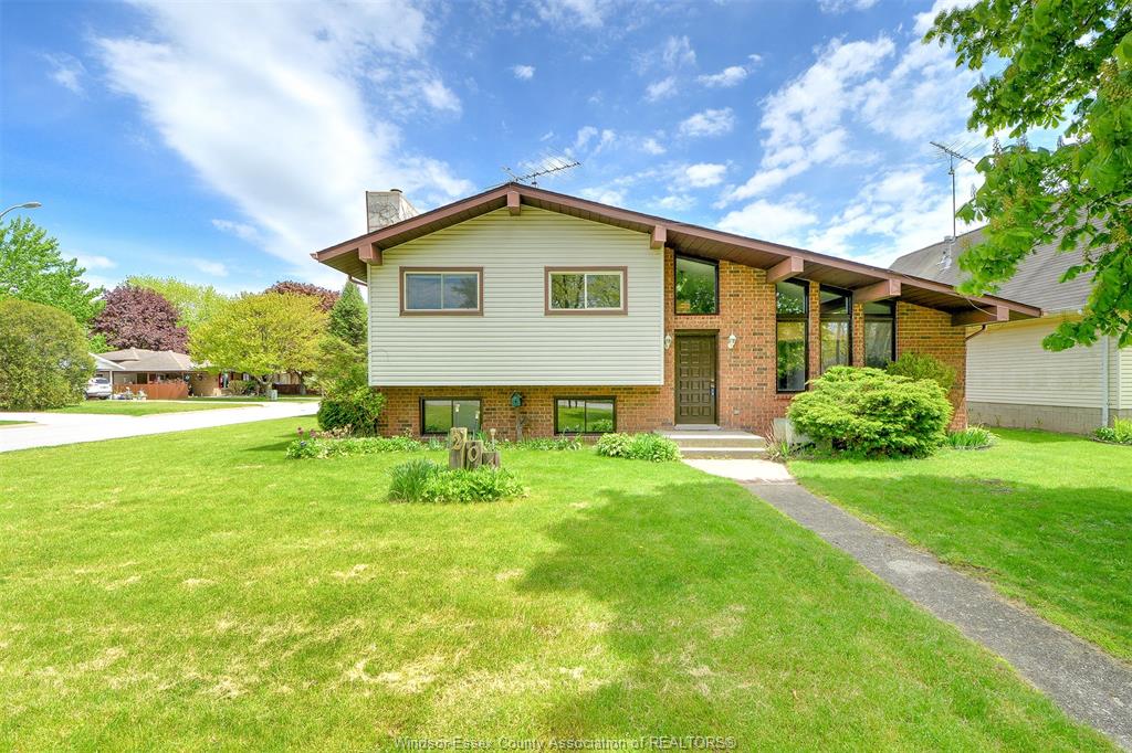 MLS# 26010862: 204 PEARSON Drive, Harrow, Canada