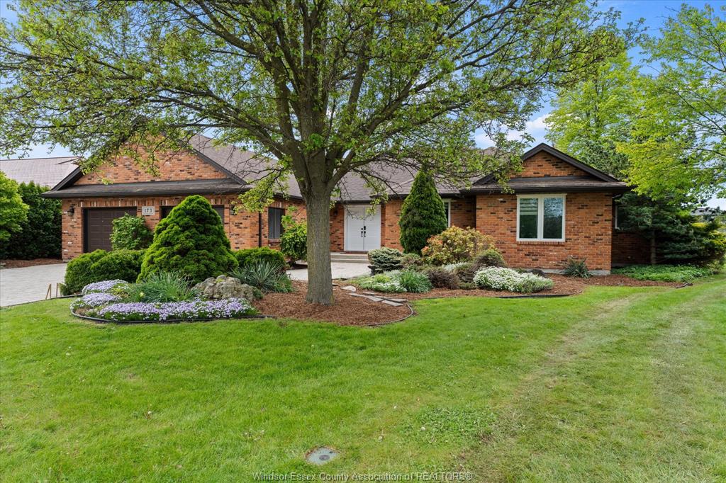 MLS# 26010890: 173 CLUBVIEW, Amherstburg, Canada