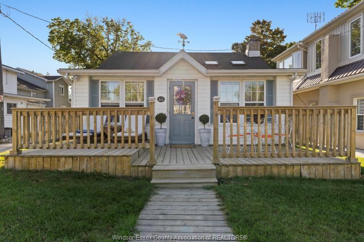 MLS# 26010903: 571 4TH Boulevard, Kingsville, Canada