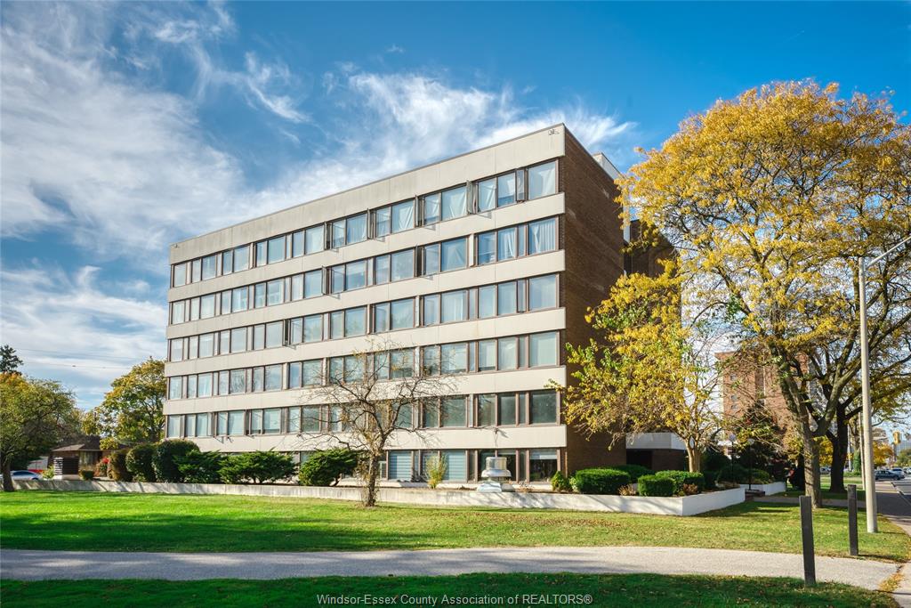 MLS# 26010928: 2144 PELISSIER  Unit# 402, Windsor, Canada