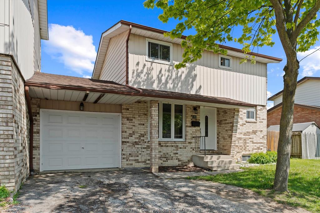 MLS# 26010998: 8020 MOLNAR, Windsor, Canada