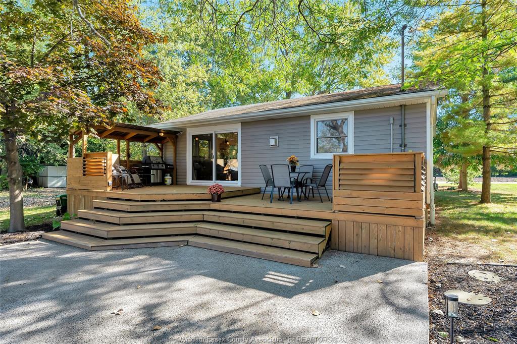 MLS# 26011007: 255 EDWARD Road, Lakeshore, Canada