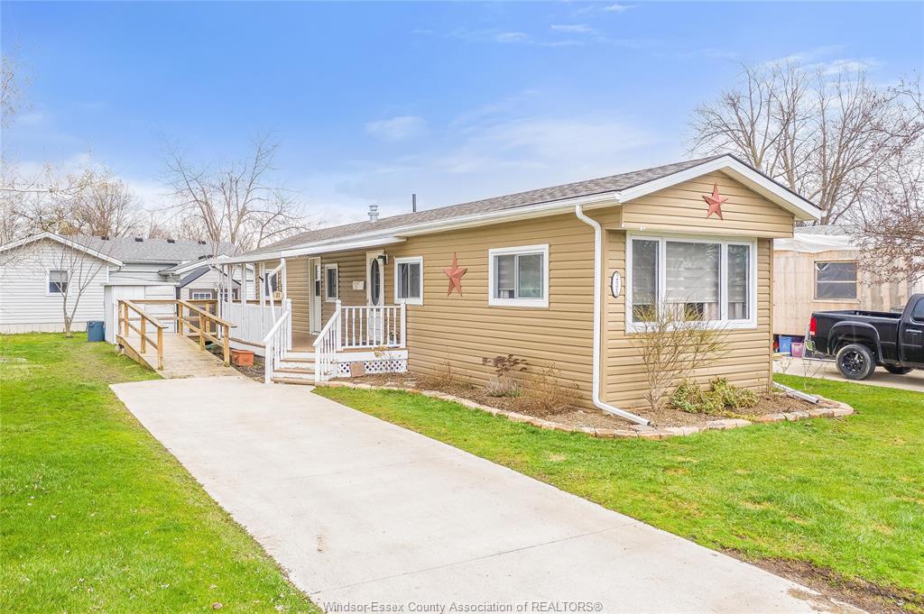 MLS# 26011030: 235 DAVID Court, Essex, Canada