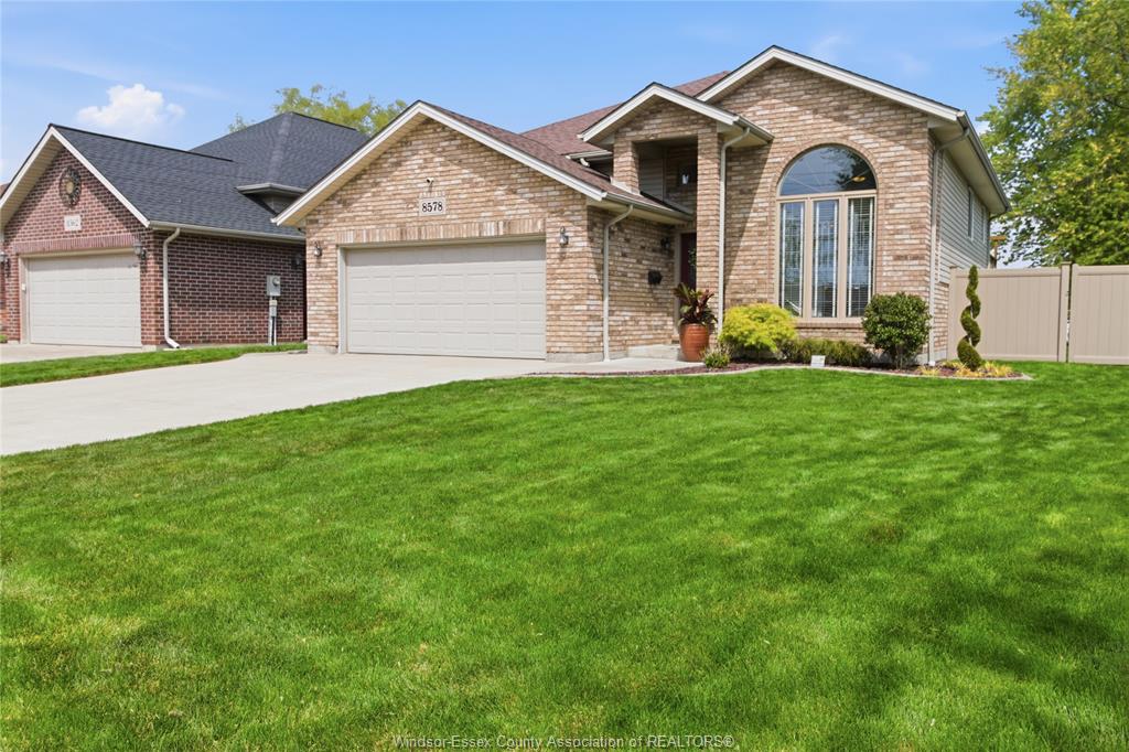MLS# 26011048: 8578 MENARD, Windsor, Canada