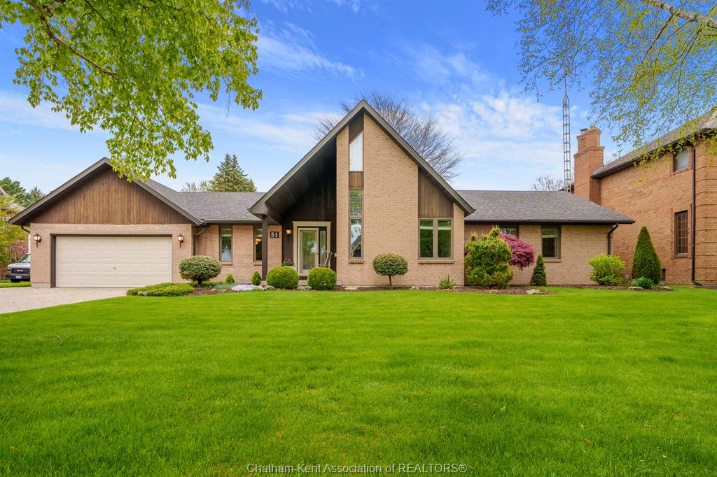 MLS# 26010967: 51 BRAEMAR Boulevard, Chatham, Canada