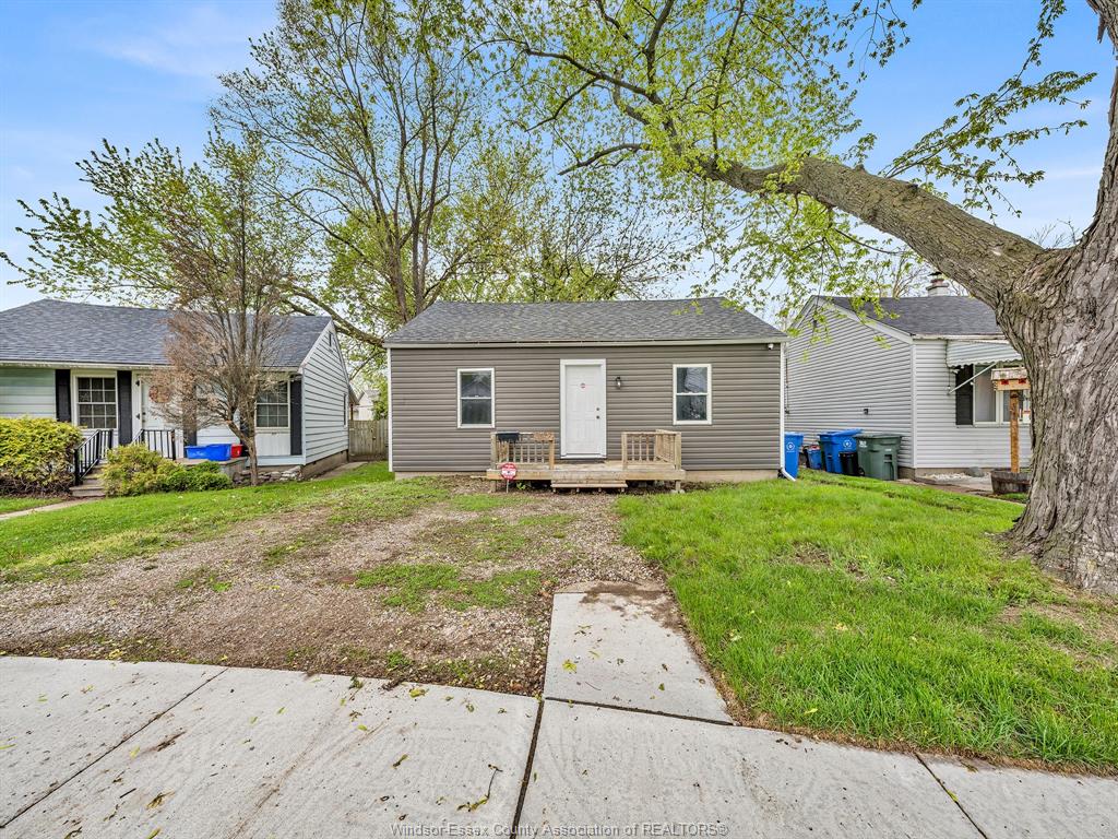 MLS# 26011105: 3422 BARRYMORE, Windsor, Canada