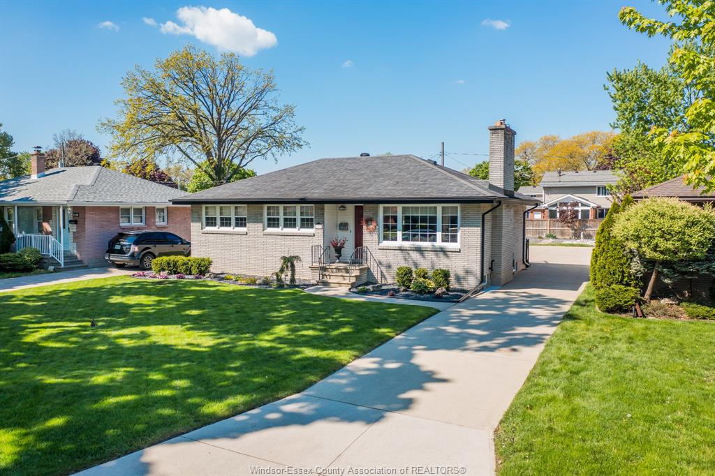 MLS# 26011043: 1211 PARKVIEW Avenue, Windsor, Canada