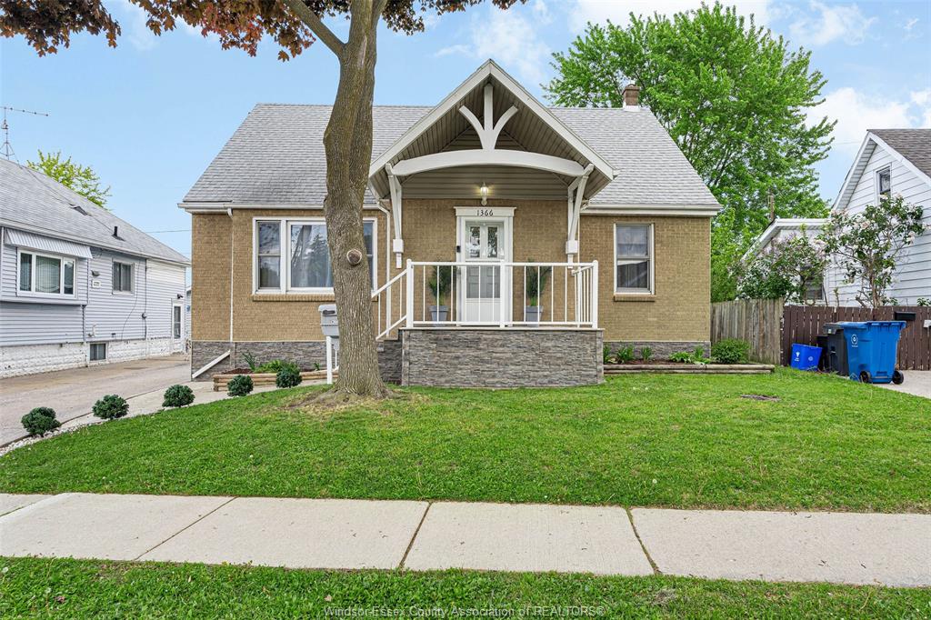MLS# 26011115: 1366 LILLIAN Avenue, Windsor, Canada