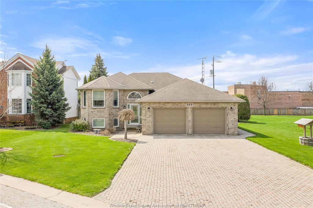MLS# 26011072: 313 APPLEWOOD, Kingsville, Canada