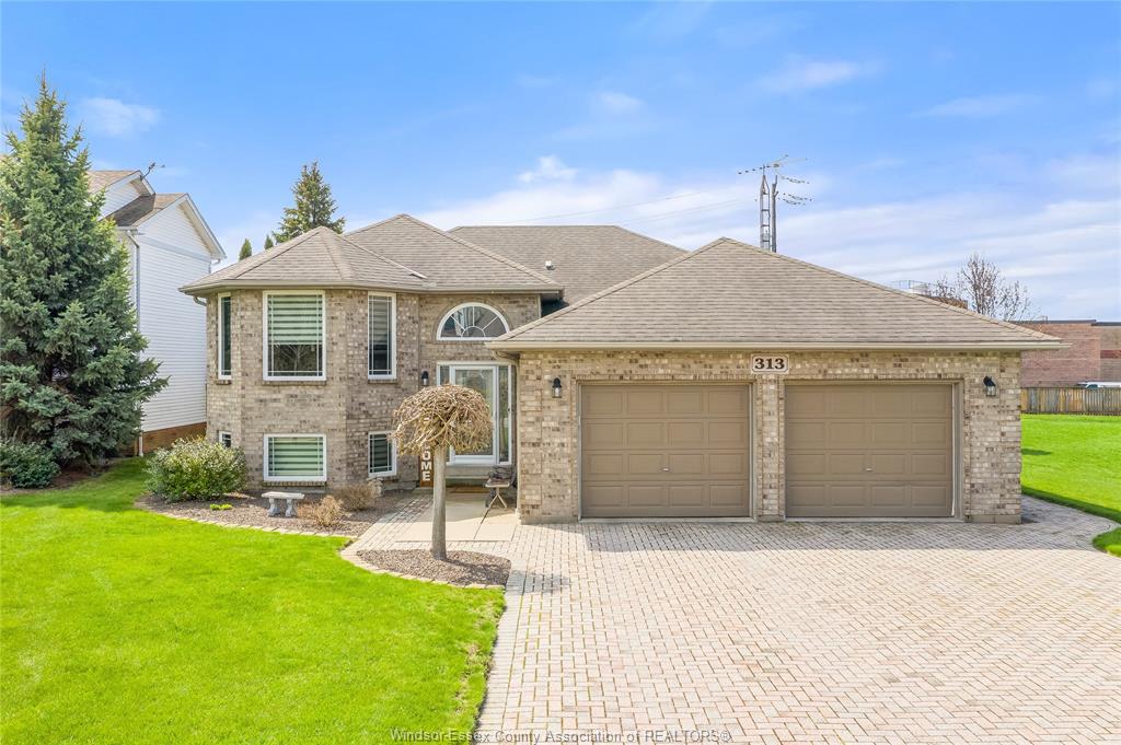 MLS# 26011072: 313 APPLEWOOD, Kingsville, Canada