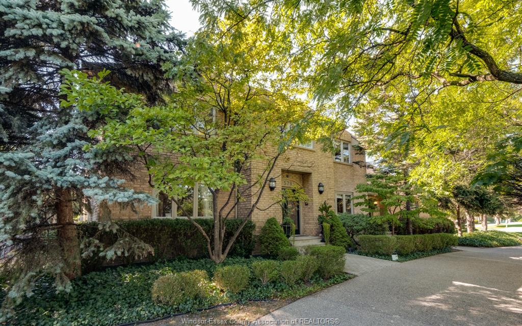 MLS# 26011128: 379 ELMGROVE Drive, Lakeshore, Canada