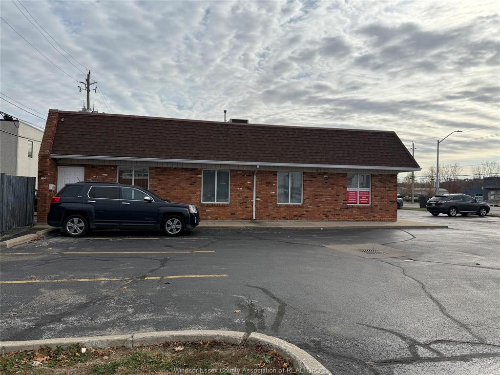 MLS# 26011417: 2528 Dougall Avenue Unit# B, Windsor, Canada