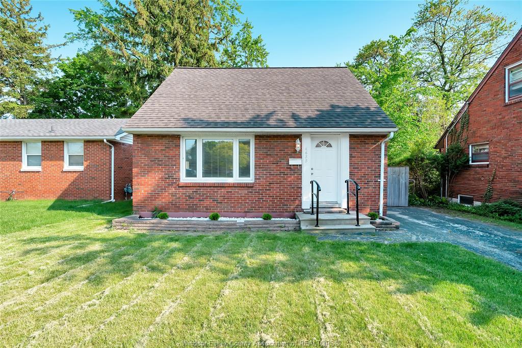 MLS# 26011449: 6633 WYANDOTTE Street, Windsor, Canada