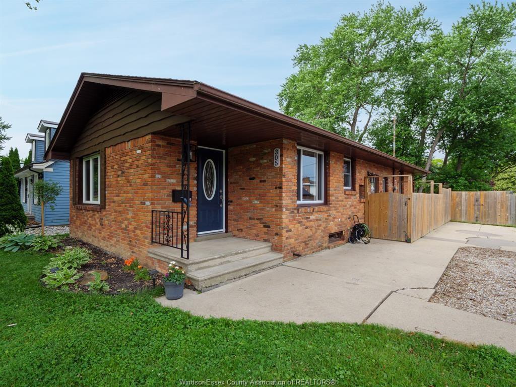 MLS# 26011541: 305 EDGEWATER Boulevard, Tecumseh, Canada