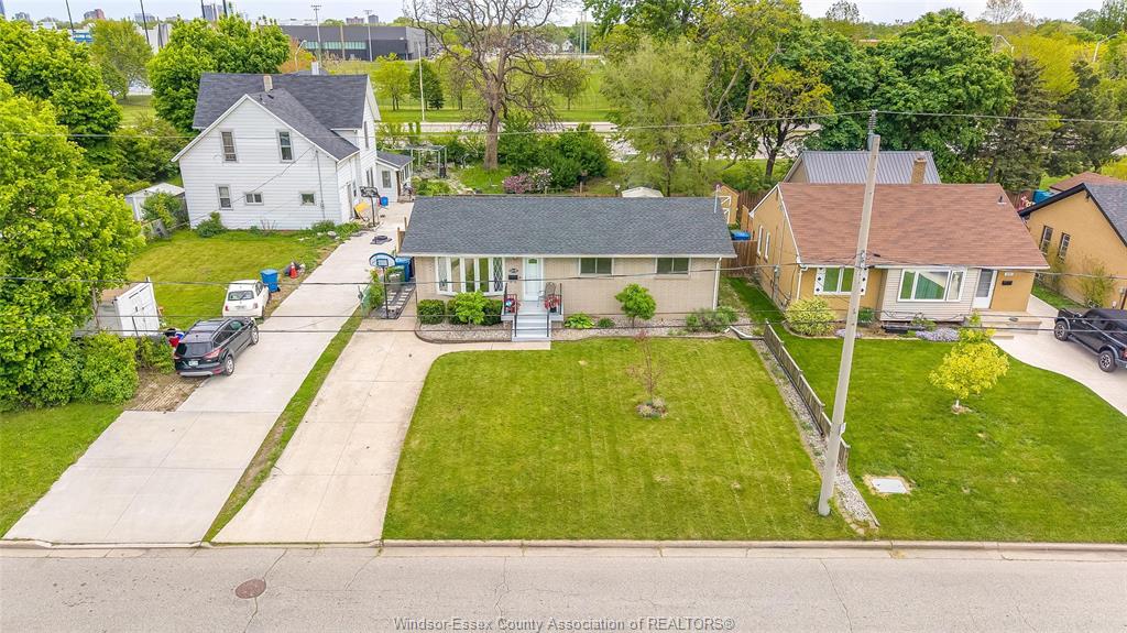 MLS# 26010807: 1038 DOT Avenue, Windsor, Canada