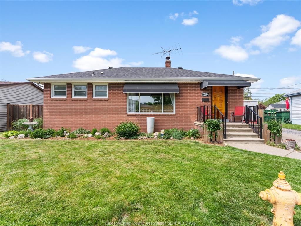 MLS# 26011471: 1384 GRANVILLE Crescent, Windsor, Canada