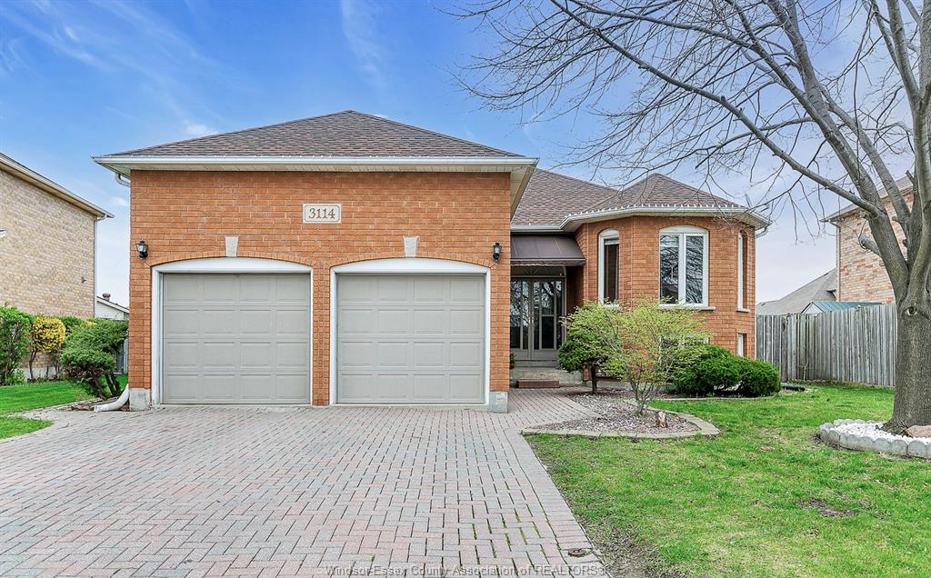 MLS# 26011600: 3114 FLETCHER, Windsor, Canada