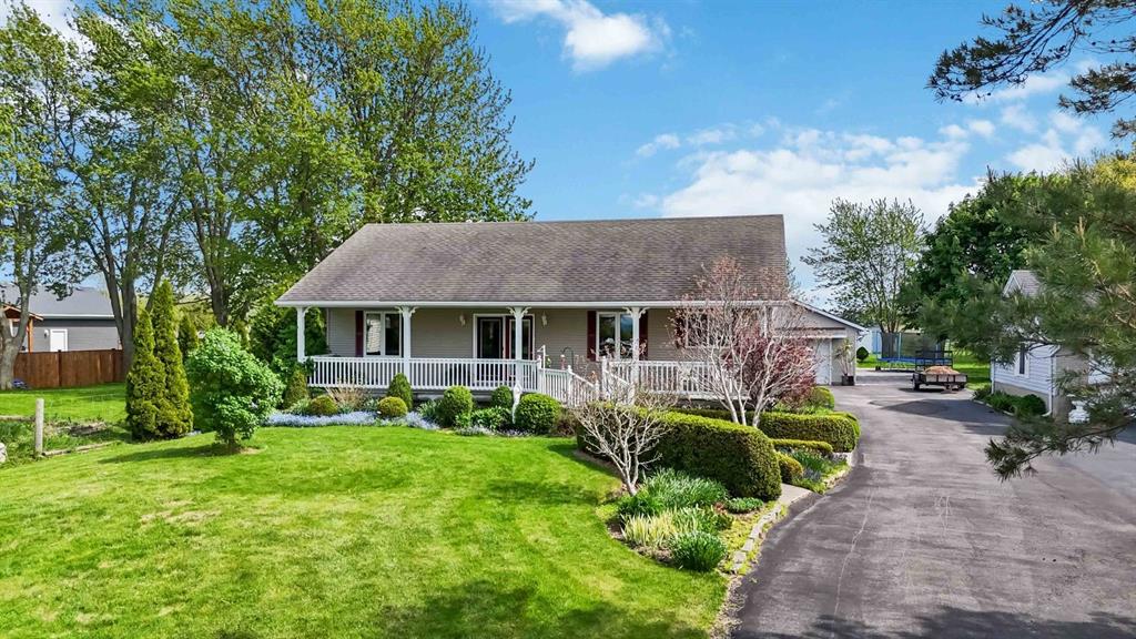 MLS# 26010658: 4217 BLUEPOINT Drive, Plympton-Wyoming, Canada