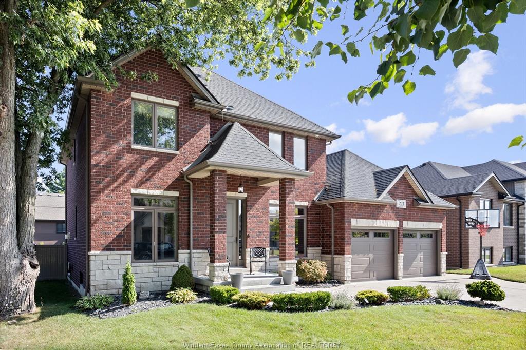 MLS# 26011657: 225 ELSWORTH, LaSalle, Canada