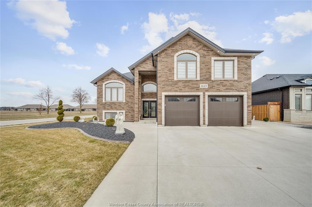 MLS# 26011670: 1649 BARKLEY Avenue, Windsor, Canada