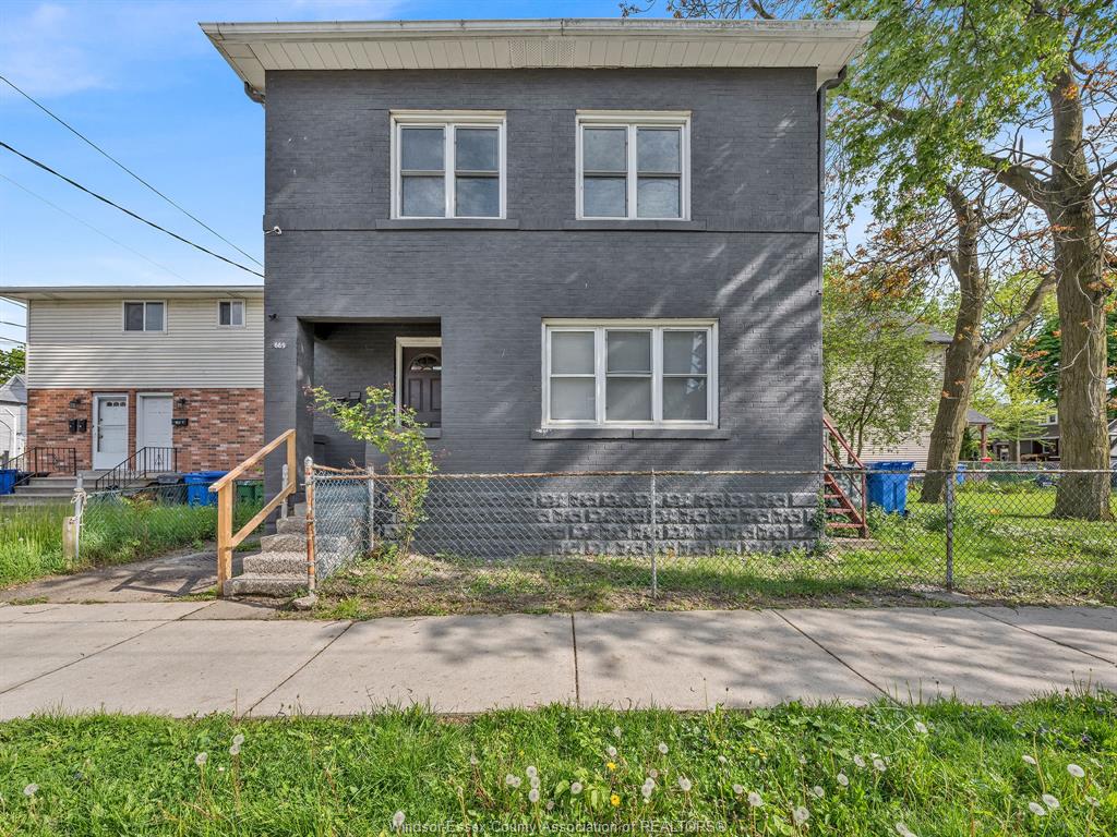 MLS# 26011702: 669 PARK Street Unit# UNIT A UPPER, Windsor, Canada