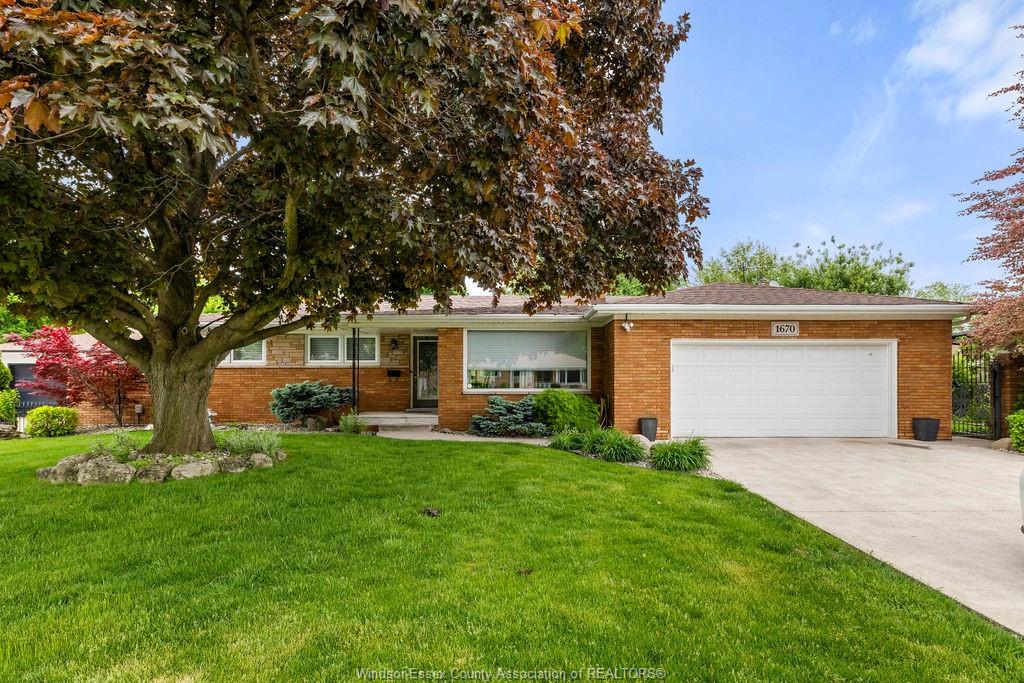 MLS# 26011727: 1670 CAMPBELL Avenue, Windsor, Canada