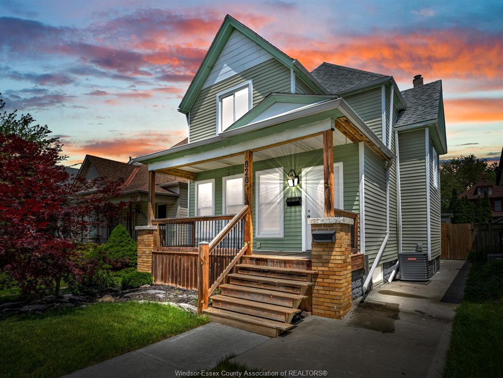 MLS# 26011753: 828 Lincoln, Windsor, Canada