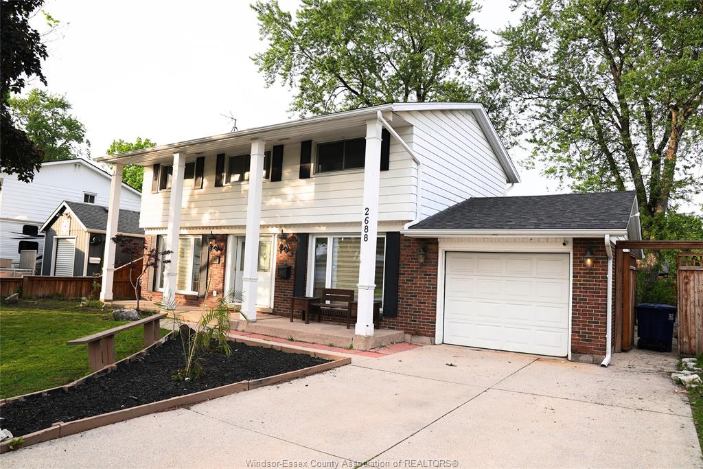 MLS# 26011754: 2688 JAMAICA Crescent, Windsor, Canada