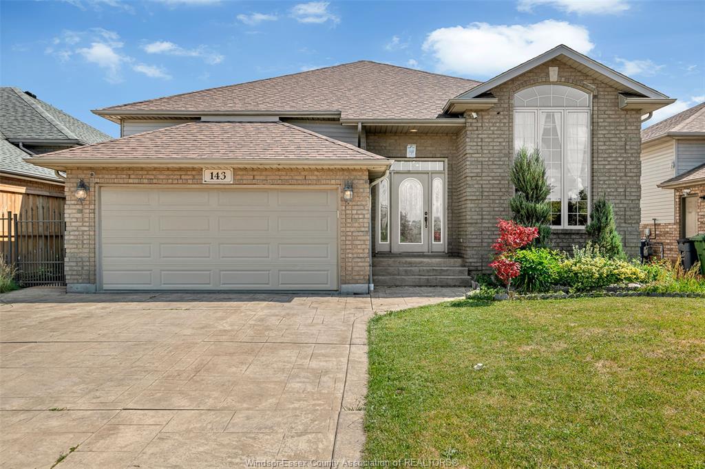 MLS# 26011879: 143 AMY CROFT, Lakeshore, Canada