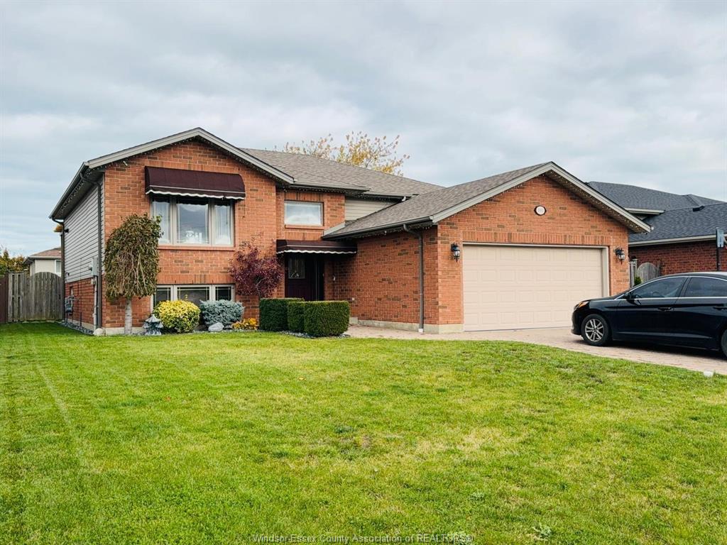 MLS# 26011981: 890 SOUTHWOOD Drive, Lakeshore, Canada