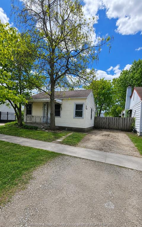 MLS# 26012045: 2215 FOREST Avenue, Windsor, Canada