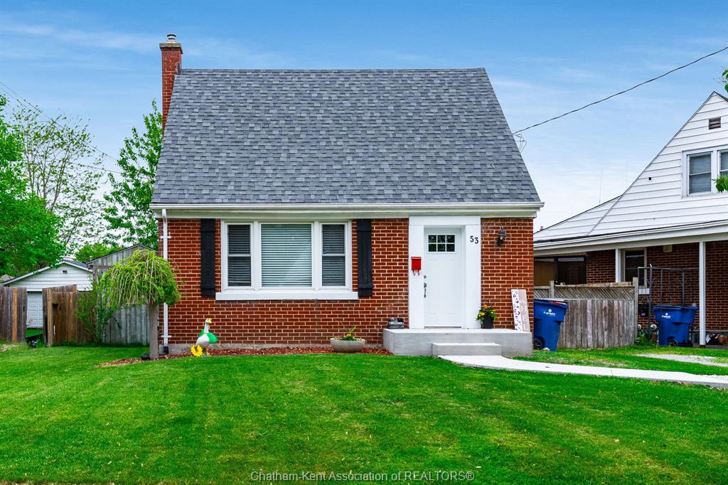 MLS# 26009411: 53 Sunnyside Avenue, Chatham, Canada